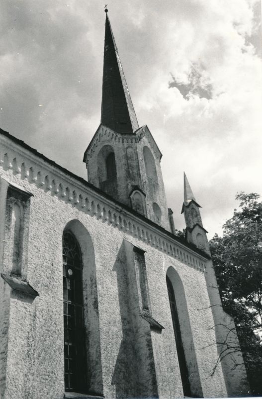 Photo. External view of the Lihula Church in 1993. Black and white.