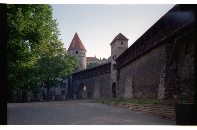 Vaade Nunnatornile ja Saunatornile Tallinna linnamüüris
