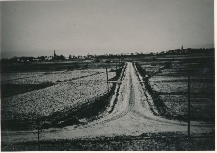 Foto. Lihula raj. Vaade jaama veetornist Tallinna maantee suunas.