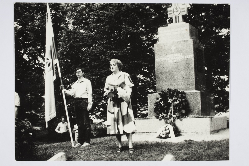 Lagle Parek Pilistvere Vabadussõja mälestussamba taasavamisel kõnet pidamas