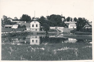 Tartu linnavaade. Meltsi tiik kalakasvatusmajaga. 20. sajandi algus.  duplicate photo