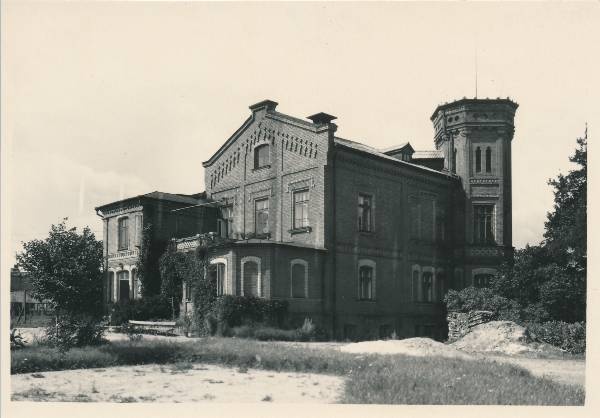 Tervishoiutöötajate maja (Tiigi 15). Tartu, 1957.