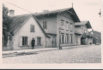 Fotokoopia. Saksa Käsitööliste Seltsi maja Tiigi tänaval. Tartu, 28.09.1939. 
Vaade Tähe (nüüd Struve)  ja Tiigi t nurgalt.  duplicate photo