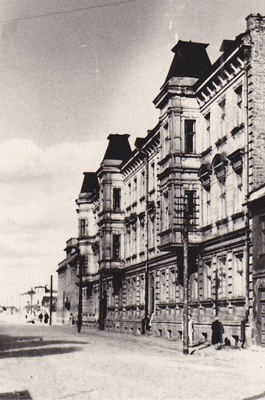 Tartu Riikliku Ülikooli Kehakultuuriteaduskonna ühiselamu Tartus Tiigi tänaval  similar photo