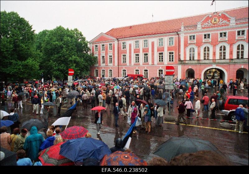 Elektrijaamade erastamise vastu organiseeritud pikett Toompeal.