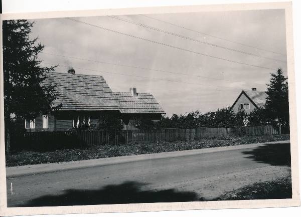 Elamud, Narva mnt ja Kruusamäe t nurk. Tartu, 1958.