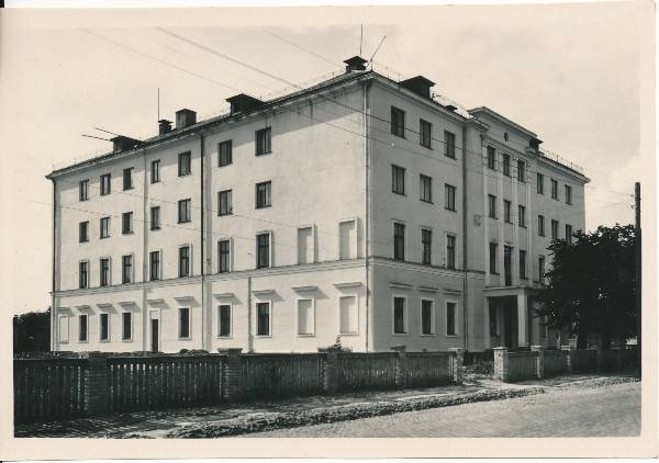 TRÜ ühiselamu Pälsoni 23 (hiljem Pepleri 23). Tartu, 1957.
