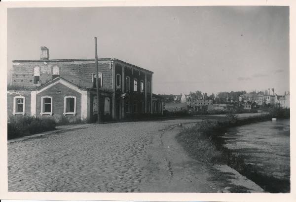 Meltsiveski n varemed. Tartu, 11.10.1945.