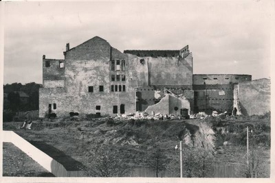 Teater Vanemuine, vana teatrihoone varemete lammutamine. Tartu, 1958.  similar photo