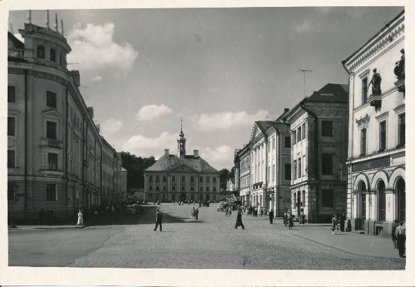 Raekoja plats ja raekoda. Tartu, 1957.