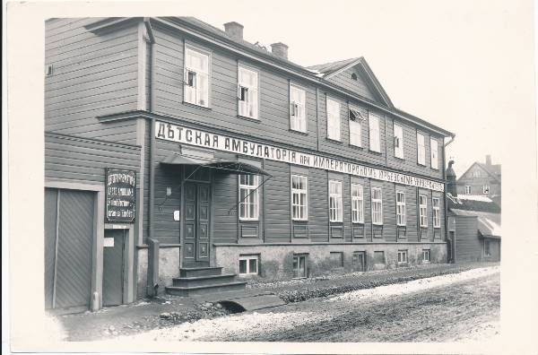 Tartu linnavaade. Tartu Ülikooli lasteambulants Kroonuaia tn 31. 20. sajandi algus.