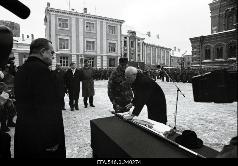 Piirivalve lipu pühitsemine Toompeal.