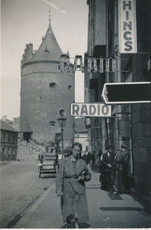 Foto. Riia tänavavaade. Albumis HM 8466:1. Kuulunud kapten Harald Dampffile.