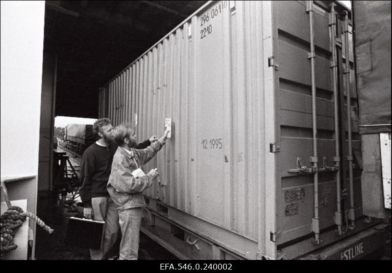 Tollikontroll Tallinna reisisadamas.