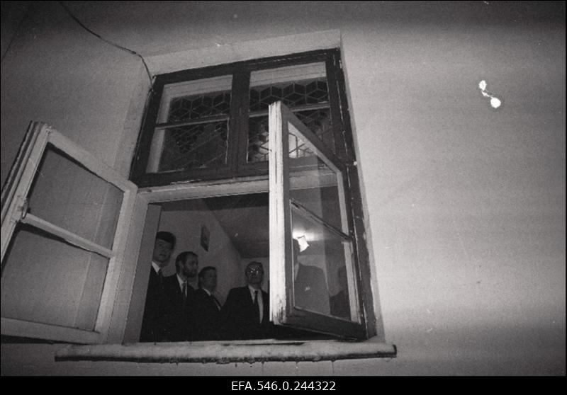 Eesti Vabariigi 75. aastapäeva tähistamine. Presidendipaar härra Lennart Meri ja proua Helle Meri külastavad Viljandit.