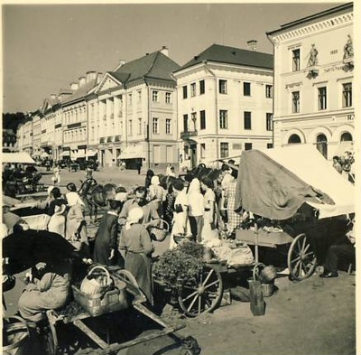 Turg Tartus Emajõe kaldal  duplicate photo