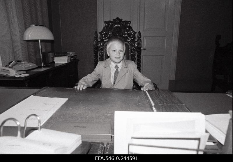 Kooliõpilased külas riigikogus.