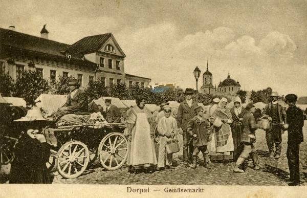 Tartu turg (Gemüsemarkt, köögiviljade turg). Taga Kompanii t hoone, Uspenski kirik.