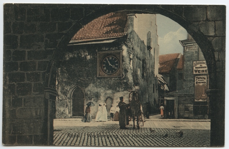 Vaade Börsi käigust Pikale tänavale, Pühavaimu kiriku esisele platsile.