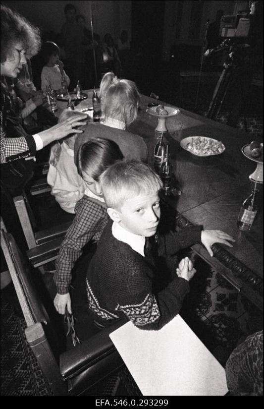 Koolõpilased külastavad Riigikogu.