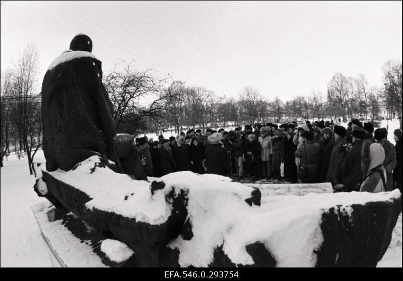Märtsipommitamise 50.aastapäeva tähistamine.