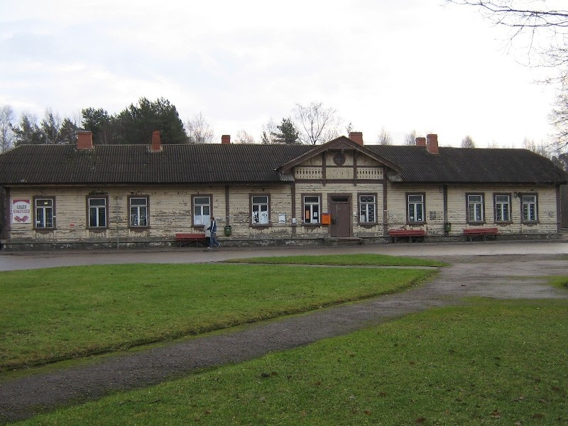 Main building of Elva Railway Station, 1900-1903
