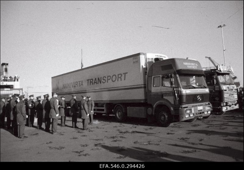Parvlaeva Estonia katastroofis hukkunute vastuvõtt Muuga sadamas.