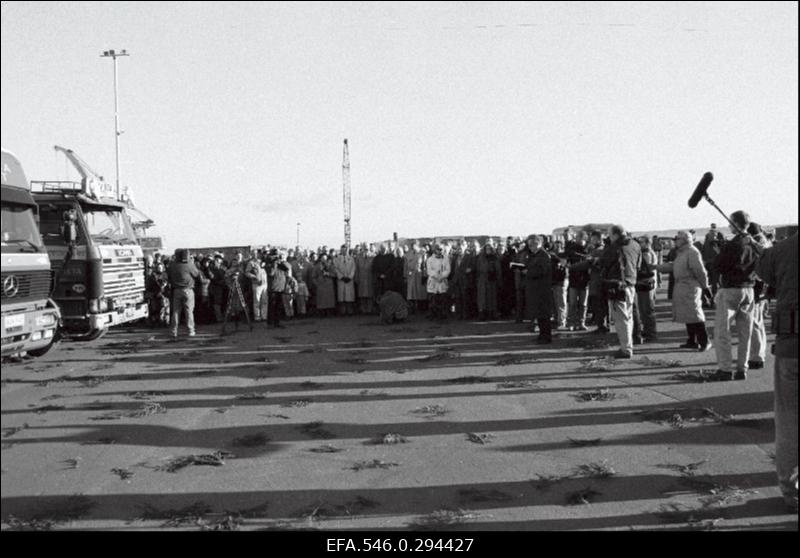 Parvlaeva Estonia katastroofis hukkunute vastuvõtt Muuga sadamas.