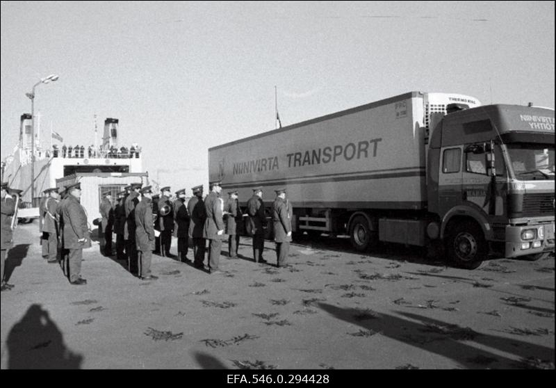 Parvlaeva Estonia katastroofis hukkunute vastuvõtt Muuga sadamas.