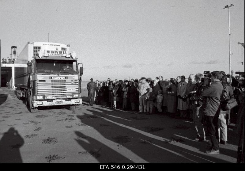 Parvlaeva Estonia katastroofis hukkunute vastuvõtt Muuga sadamas.