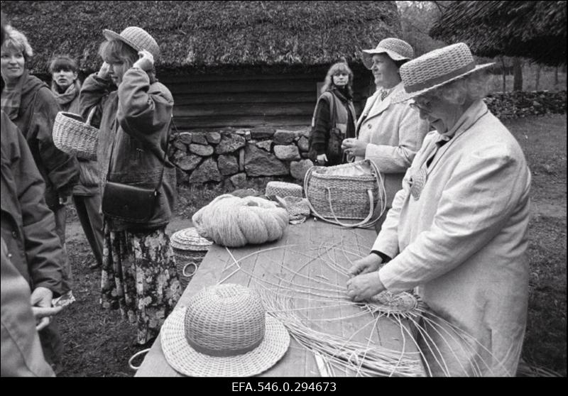 Käsitöölaat Vabaõhumuuseumis.