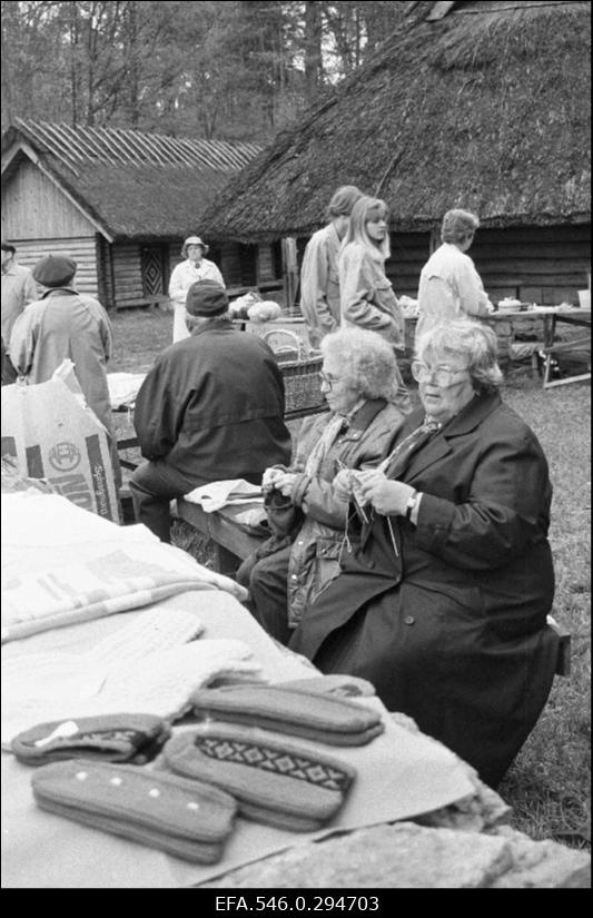Käsitöölaat Vabaõhumuuseumis.