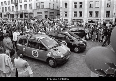 Autofirma Renault esitlusüritus Raekoja platsil  duplicate photo