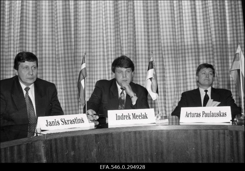 Balti riikide esindajad nõupidamisel.