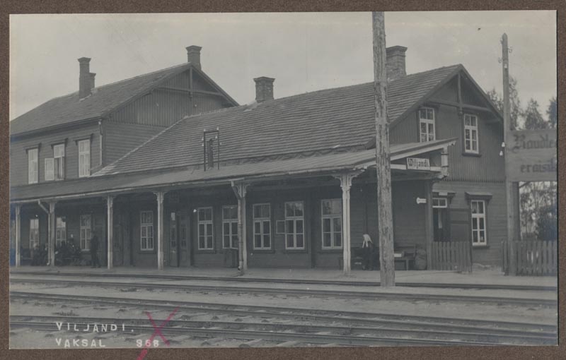 foto albumis, Viljandi, vaksal, u 1930, foto J. Riet