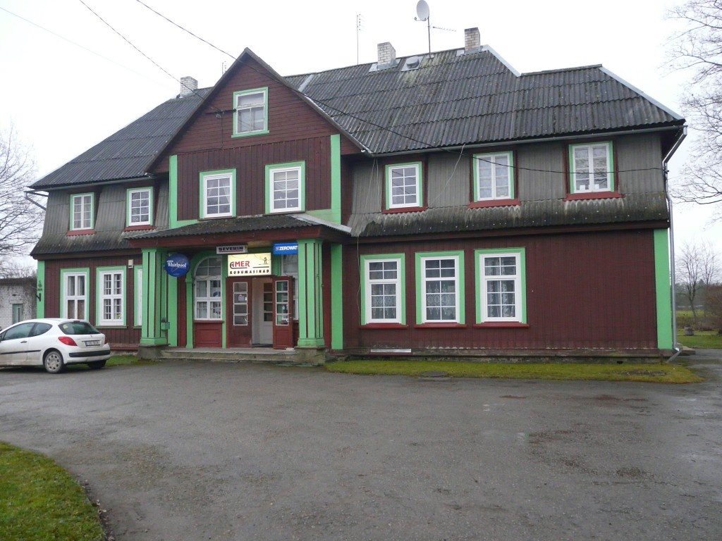 Vana-vändra railway station and apartment in Pärnu County Vändra municipality; Station 2, 4