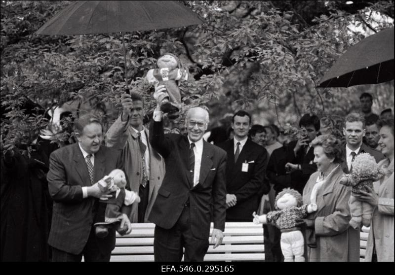 Soome president Martti Ahtisaari riigivisiidil Eestisse.
