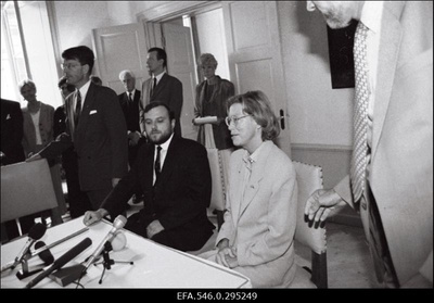 Rootsi välisminister Margaretha af Ugglas visiidil Tallinnas Rootsi saatkonna renoveeritud hoone avamisel.  similar photo