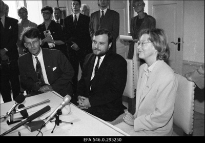 Rootsi välisminister Margaretha af Ugglas visiidil Tallinnas Rootsi saatkonna renoveeritud hoone avamisel.  similar photo