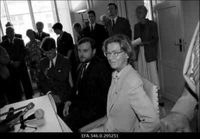 Rootsi välisminister Margaretha af Ugglas visiidil Tallinnas Rootsi saatkonna renoveeritud hoone avamisel.  similar photo