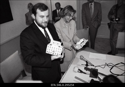 Rootsi välisminister Margaretha af Ugglas visiidil Tallinnas Rootsi saatkonna renoveeritud hoone avamisel.  similar photo