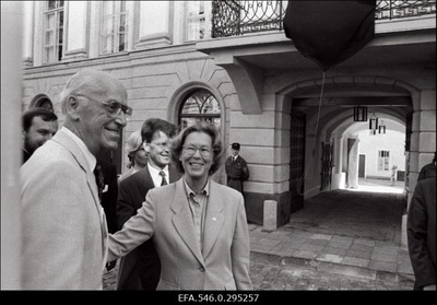 Rootsi välisminister Margaretha af Ugglas visiidil Tallinnas Rootsi saatkonna renoveeritud hoone avamisel.  similar photo