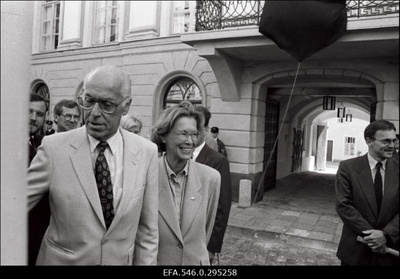 Rootsi välisminister Margaretha af Ugglas visiidil Tallinnas Rootsi saatkonna renoveeritud hoone avamisel.  similar photo