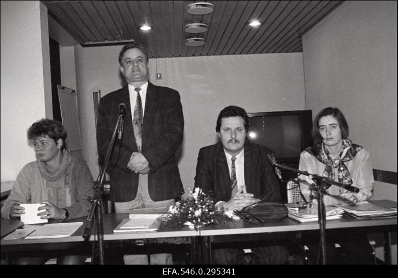 Eesti Ettevõtete Assotsatsiooni volikogu omistab Ettevõtluse Sõbra tiitli Eesti Panga presidendile Siim Kallasele.