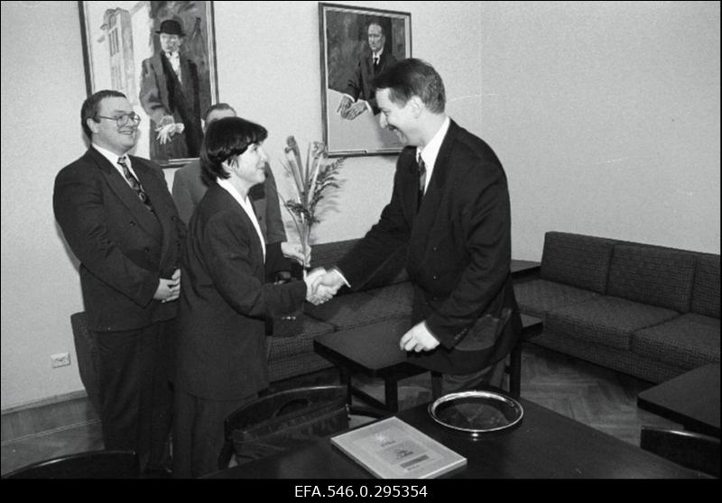 Eesti Ettevõtete Assotsatsiooni volikogu omistab Ettevõtluse Sõbra tiitli Eesti Panga presidendile Siim Kallasele.