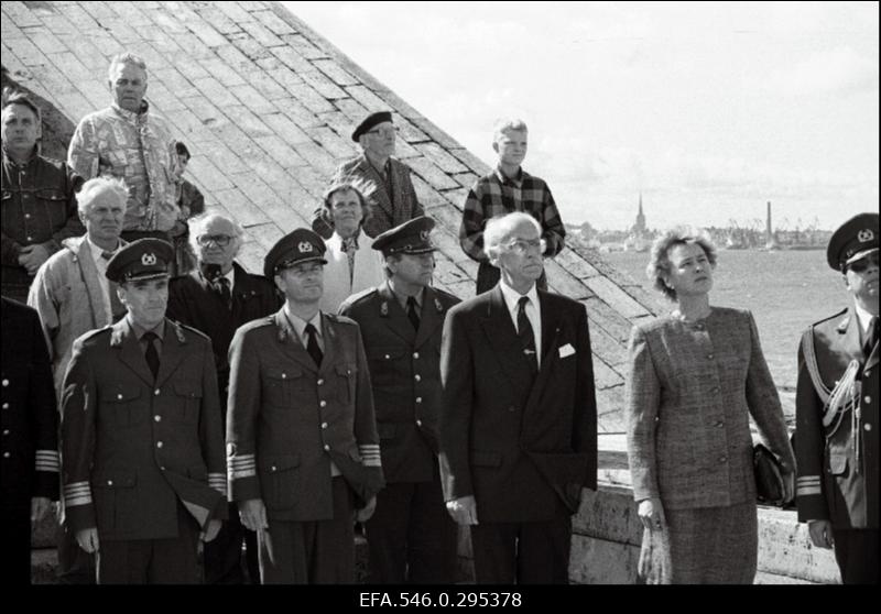 Vene sõjaväe Eestist lahkumise tähistamine Maarjamäe memoriaali juures.