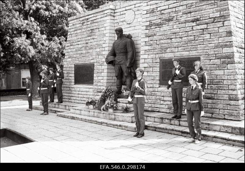 Monument Tõnismäel.