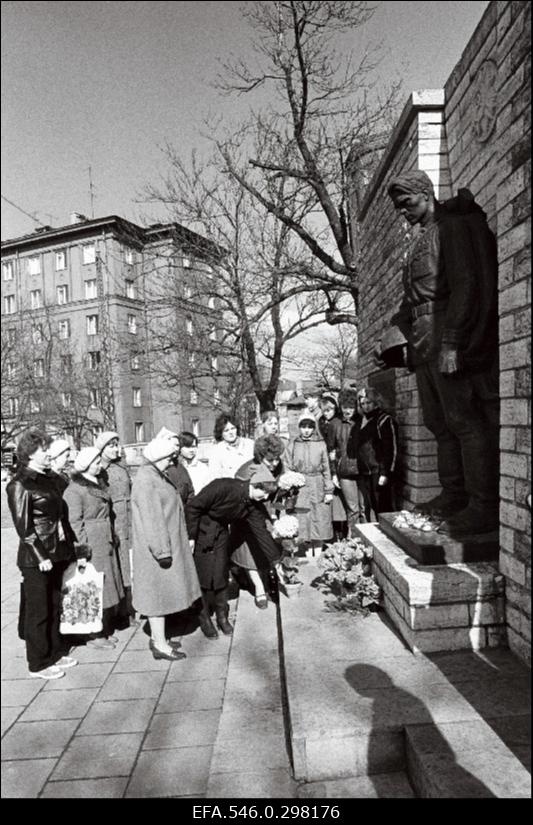 Monument Tõnismäel.