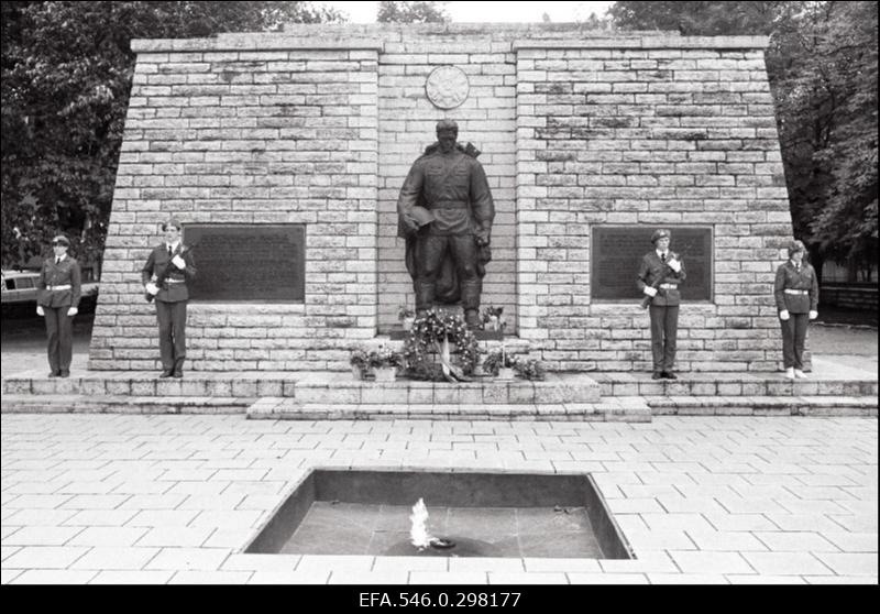 Monument Tõnismäel.