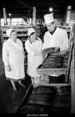 Leivatehas Leibur.  duplicate photo